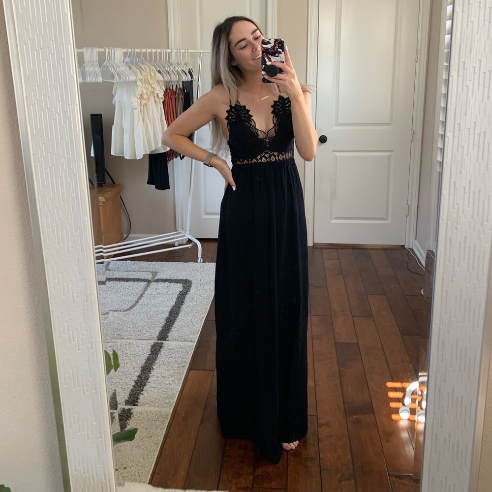 Lace Dress - Picture 2 of 4